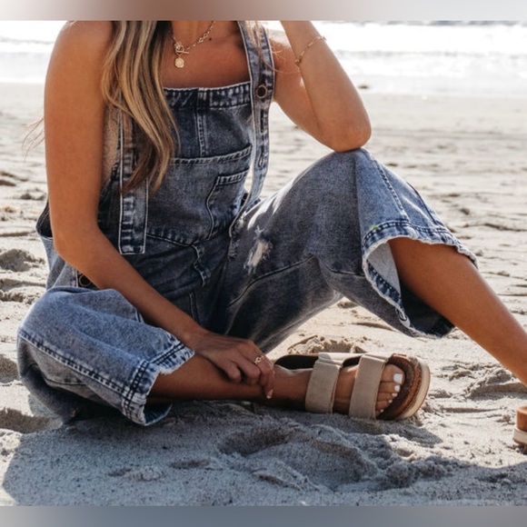 Stylish Blue Denim Overalls - Picture 2 of 8